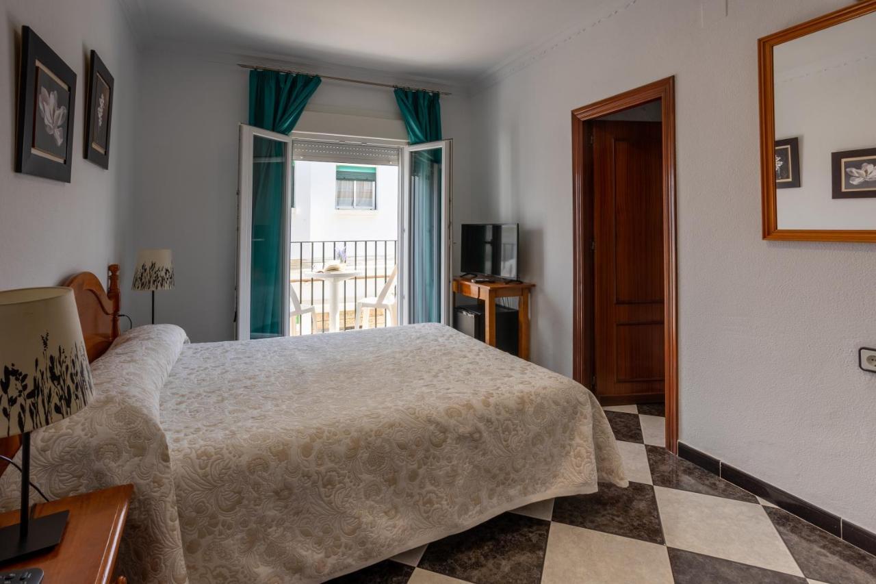 Hotel Oasis Кониль-де-ла-Фронтера Экстерьер фото