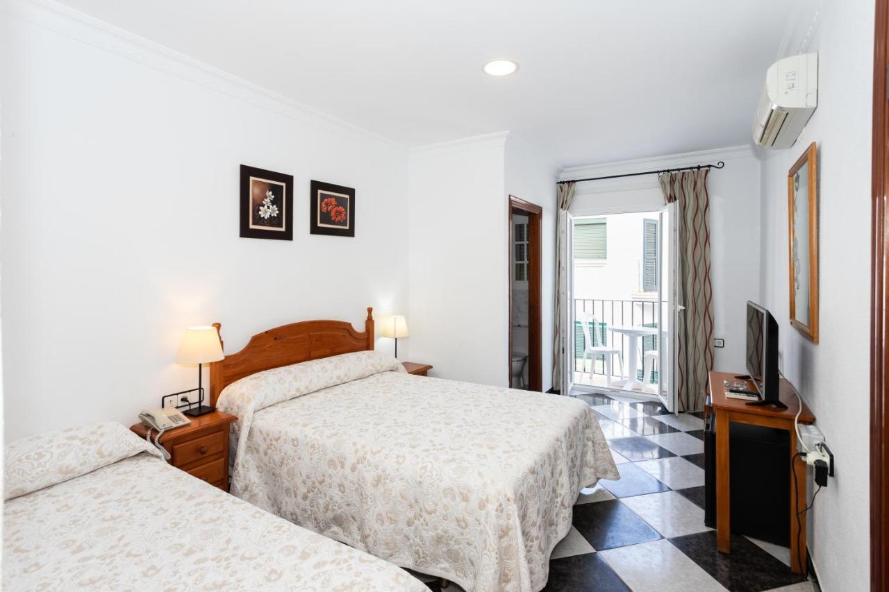 Hotel Oasis Кониль-де-ла-Фронтера Экстерьер фото