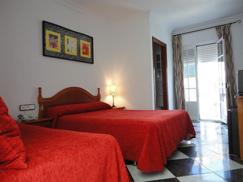 Hotel Oasis Кониль-де-ла-Фронтера Экстерьер фото