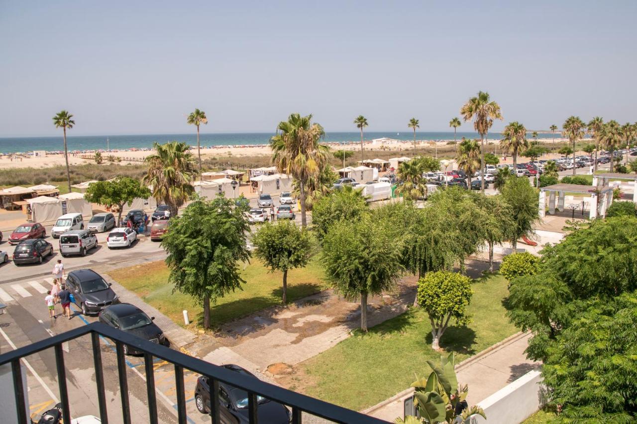 Hotel Oasis Кониль-де-ла-Фронтера Экстерьер фото