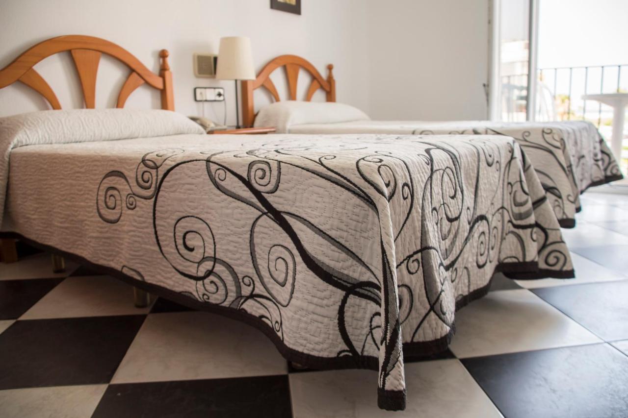 Hotel Oasis Кониль-де-ла-Фронтера Экстерьер фото